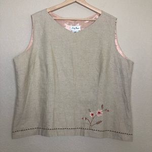 Lady Darian linen shell with embroidered flower